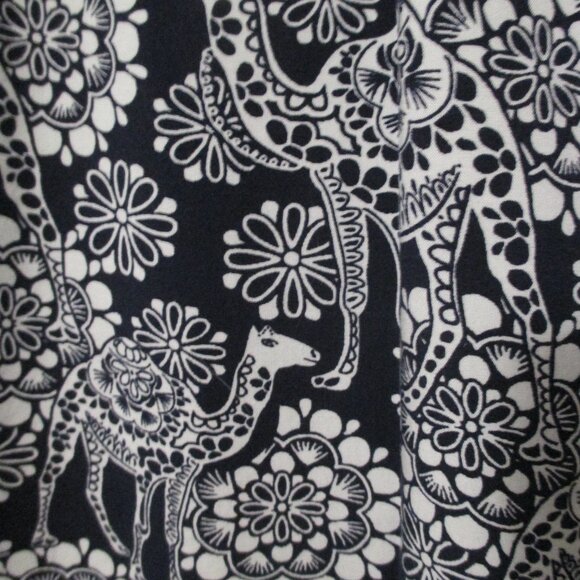 Crown & Ivy top NAVY blue & white, soft V neck, lightweight & flowy size L - Picture 8 of 8